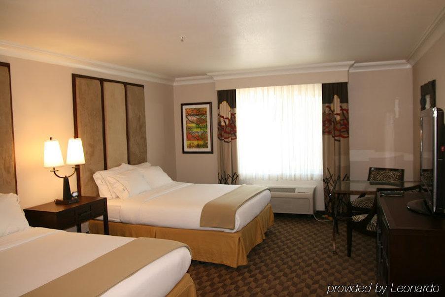 Holiday Inn Express Hotel & Suites Arcata/Eureka-Airport Area By Ihg McKinleyville Habitación foto